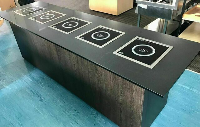 Guzzini Mobile Buffet with Five Induction Warmers - Heated Buffet